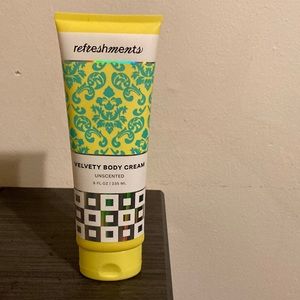 Refreshments: velvety body cream: i scented